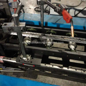 Enam Belas Kali Profile Kabinet Elektrik Roll Forming Machine